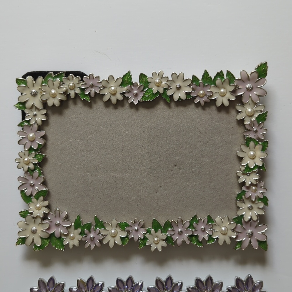 Frames 2 Heavy Metal Flowers 4 x 6 White Lavender Green 4 x 4 Lavender White - Picture 3 of 5